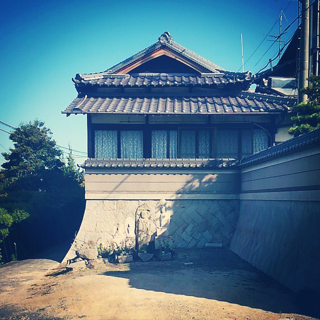 The house on the corner. Take the secret bamboo path to school!