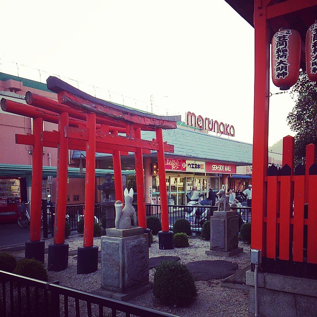 Inari shrine in the grocery parking lot #kasaoka #okayama