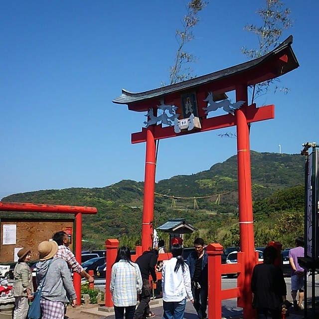 Tossing up to the offering box